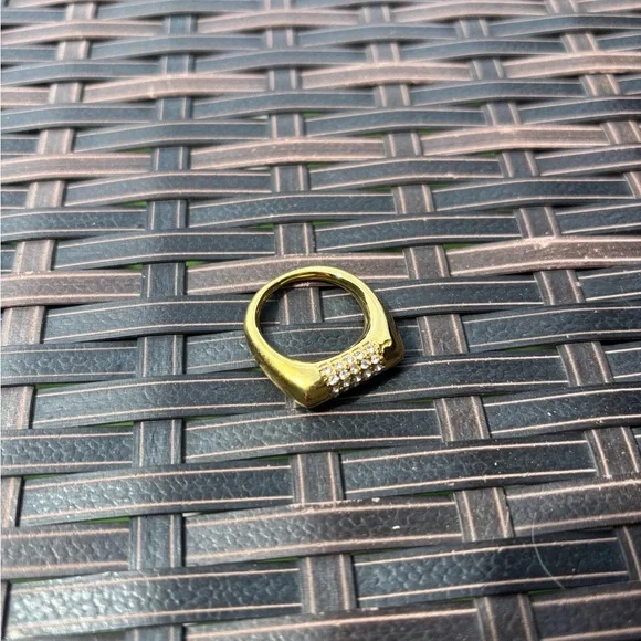 Elegant Gold Chunky Ring with Crystal Accents Size 8 - Picture 7 of 7